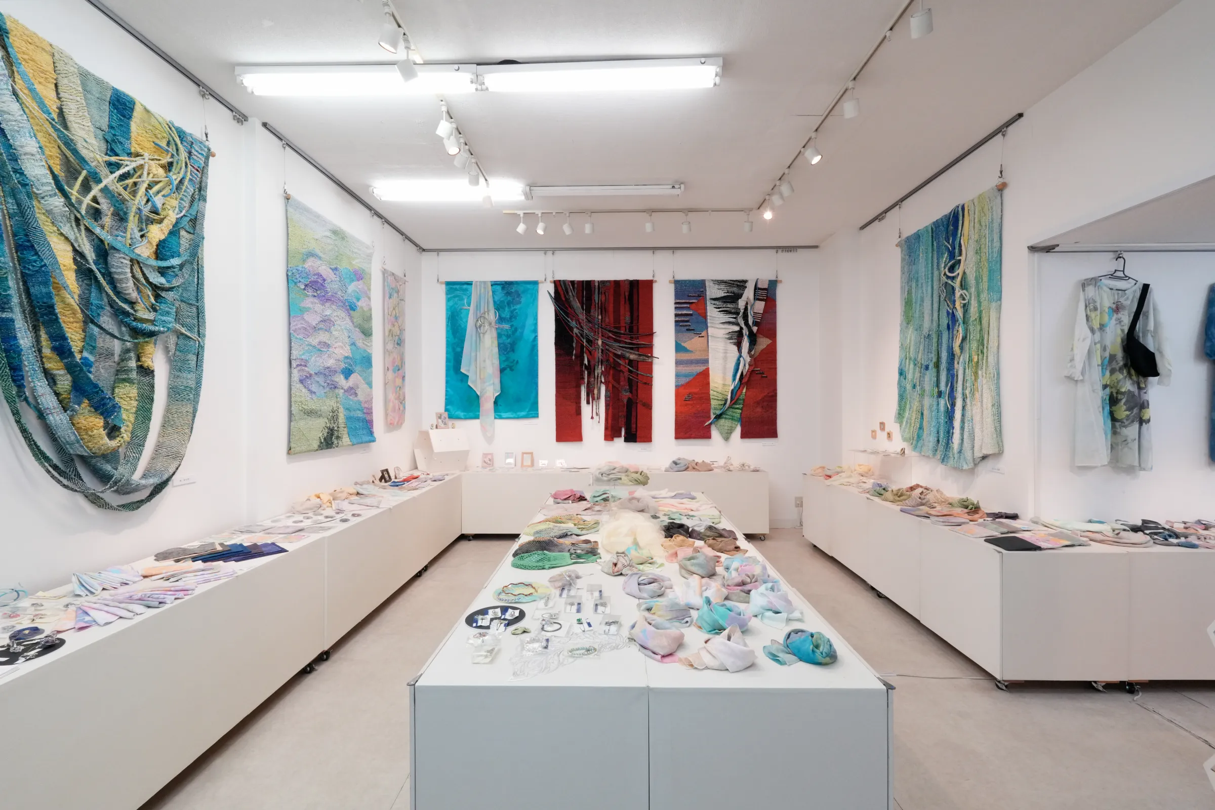 店内（展覧会の様子）