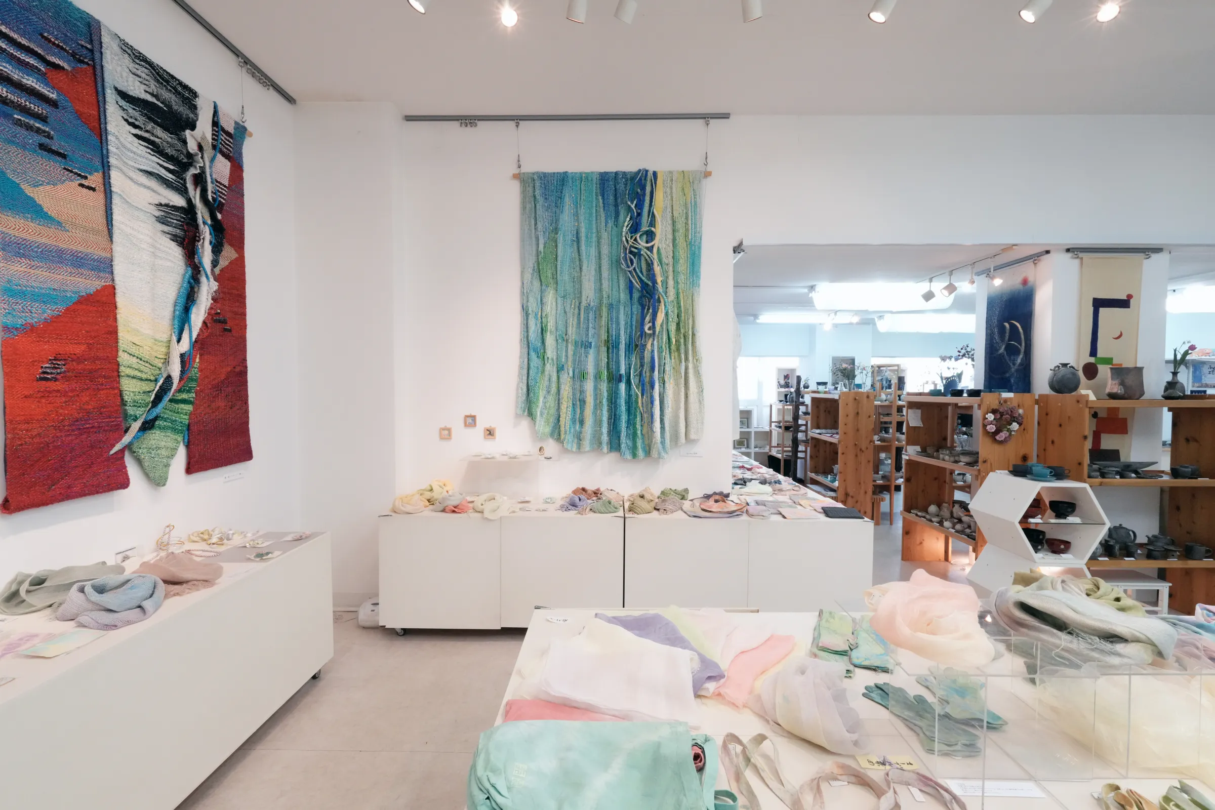 店内（展覧会の様子）